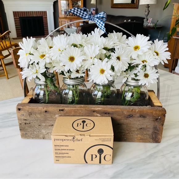 Pampered Chef•NIB•Rolling Cookie Cutter w/ (3) Changeable Stainless-Steel Heads - Picture 8 of 16